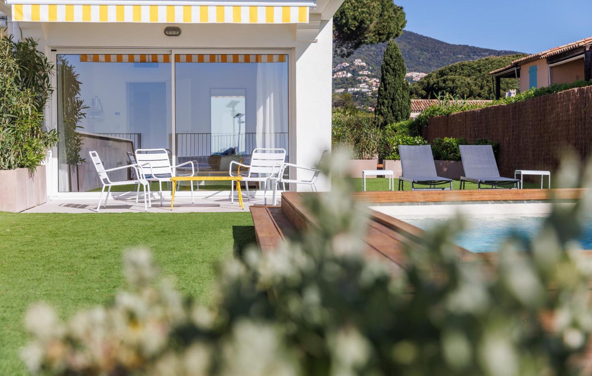 Belle Vue Hotel キャバレール・シュル・メール エクステリア 写真